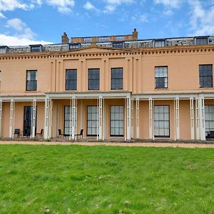 Beautiful 4 Bed House - Bedford Countryside